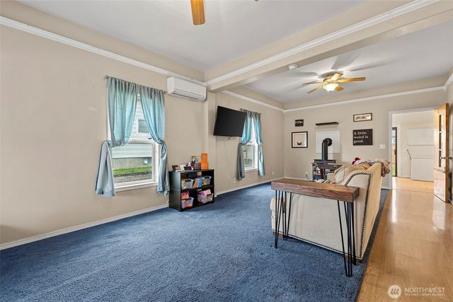 1011 E Fairhaven Avenue, Burlington, WA 98233