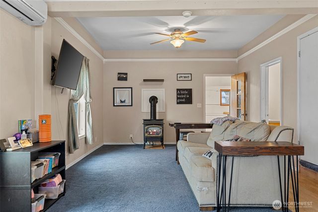 1011 E Fairhaven Avenue, Burlington, WA 98233