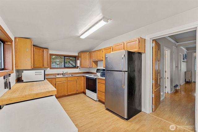 1011 E Fairhaven Avenue, Burlington, WA 98233