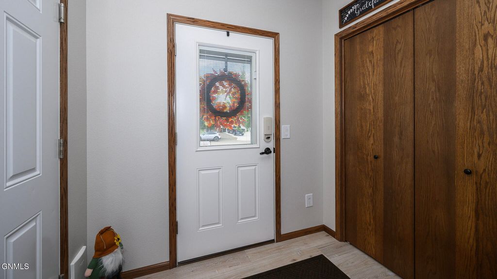 6420 Edgerly Lane, Lincoln, ND 58504 photo 2