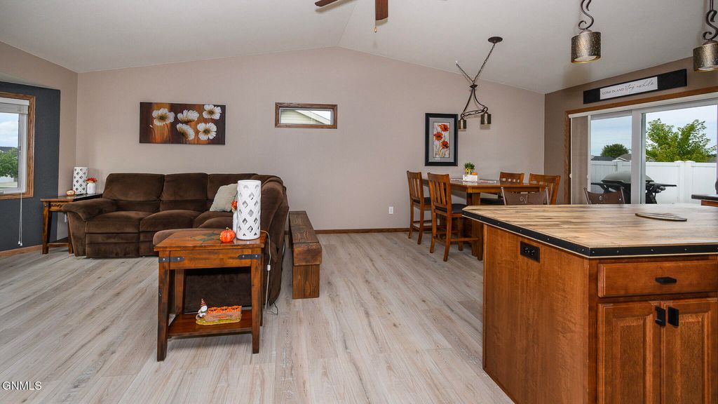 6420 Edgerly Lane, Lincoln, ND 58504 photo 5