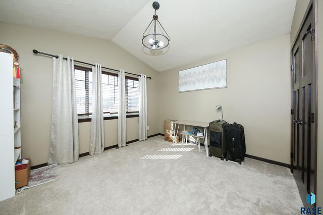 1116 N Archer Dr Drive, Sioux Falls, SD 57103