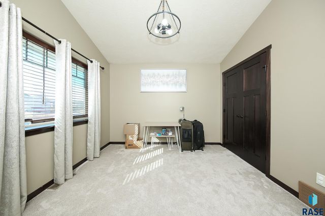 1116 N Archer Dr Drive, Sioux Falls, SD 57103