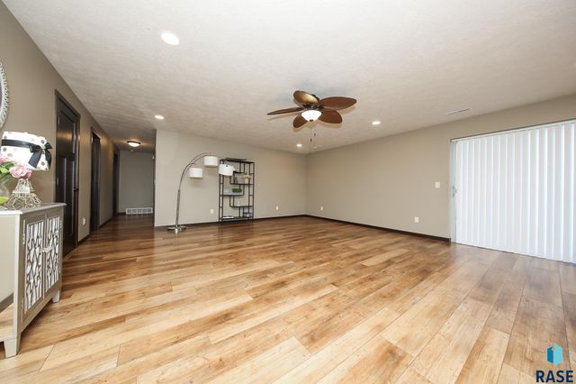 1116 N Archer Dr Drive, Sioux Falls, SD 57103