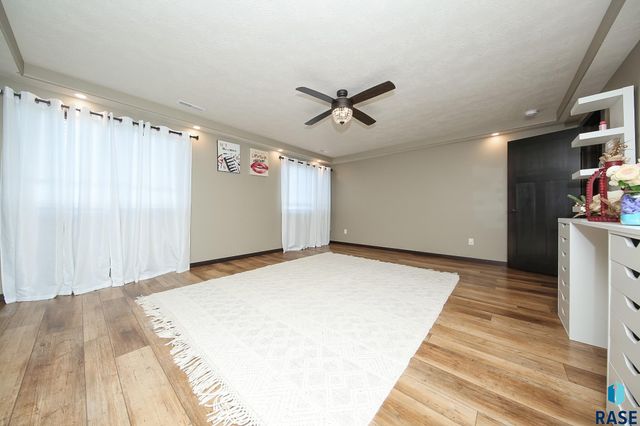 1116 N Archer Dr Drive, Sioux Falls, SD 57103