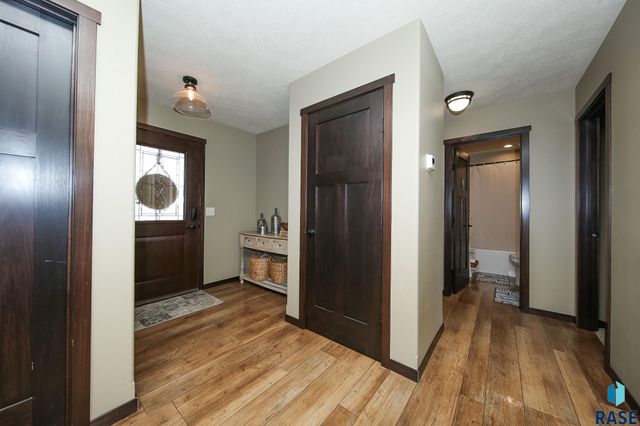 1116 N Archer Dr Drive, Sioux Falls, SD 57103