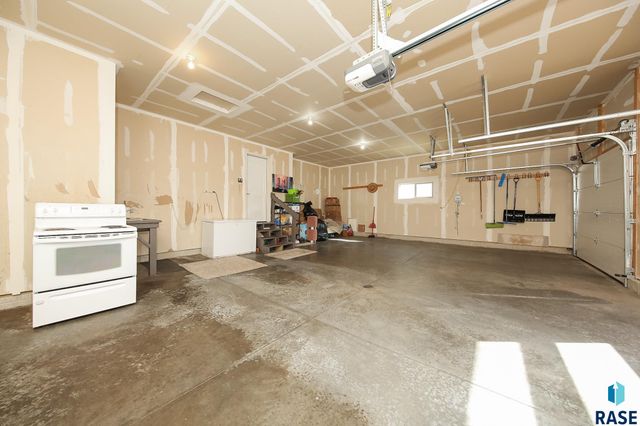 1116 N Archer Dr Drive, Sioux Falls, SD 57103