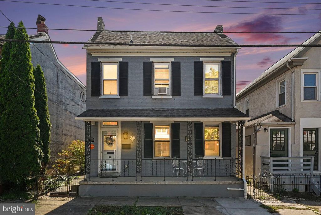 42 CHESTNUT ST, POTTSTOWN, PA 19464 — exterior