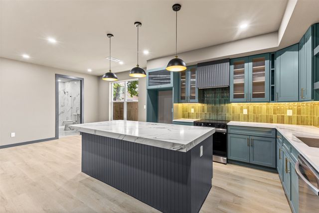 820 Lambert Street, Dallas, TX 75203