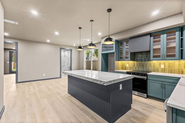 820 Lambert Street, Dallas, TX 75203