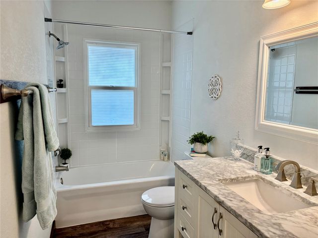 1065 H Avenue NW, Cedar Rapids, IA 52405
