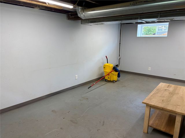 1065 H Avenue NW, Cedar Rapids, IA 52405