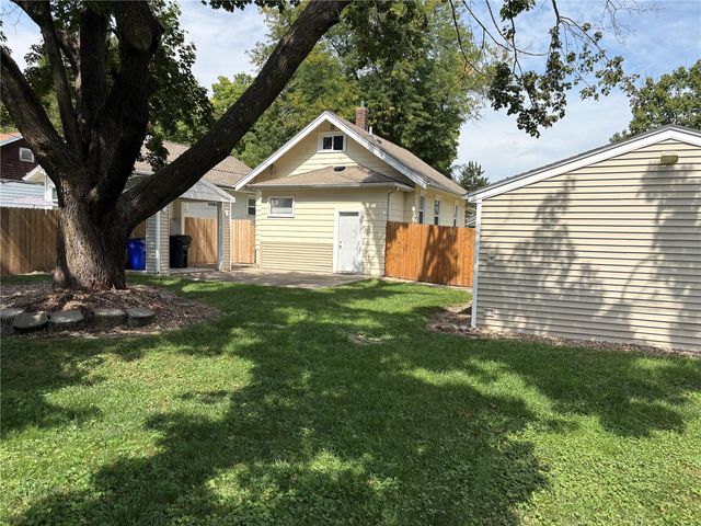 1065 H Avenue NW, Cedar Rapids, IA 52405