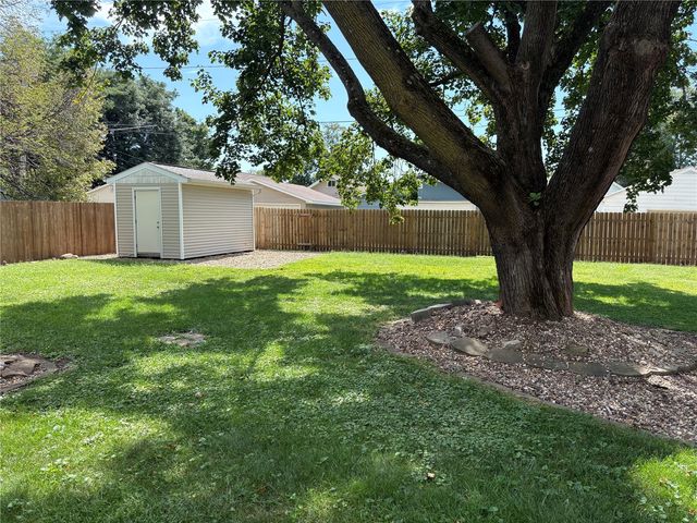 1065 H Avenue NW, Cedar Rapids, IA 52405