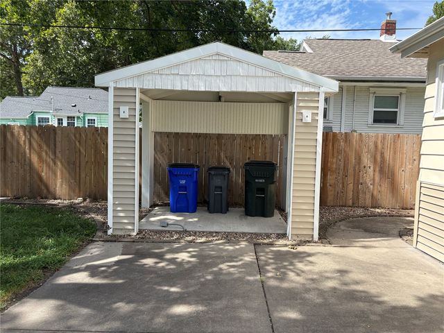 1065 H Avenue NW, Cedar Rapids, IA 52405