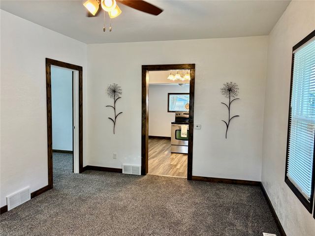 1065 H Avenue NW, Cedar Rapids, IA 52405