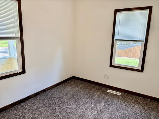 1065 H Avenue NW, Cedar Rapids, IA 52405
