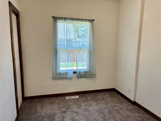 1065 H Avenue NW, Cedar Rapids, IA 52405