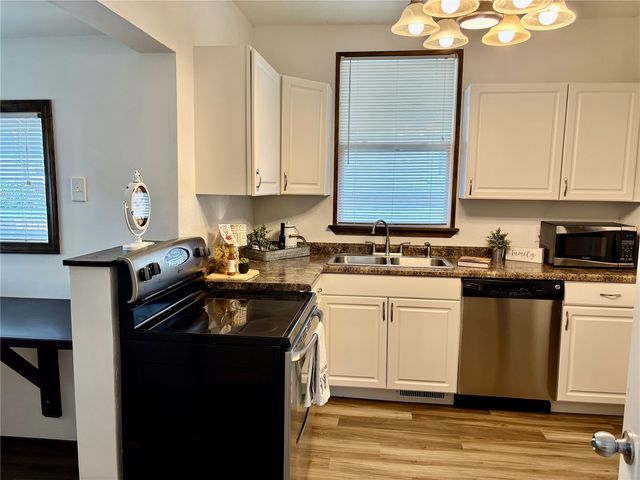 1065 H Avenue NW, Cedar Rapids, IA 52405