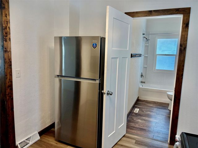 1065 H Avenue NW, Cedar Rapids, IA 52405