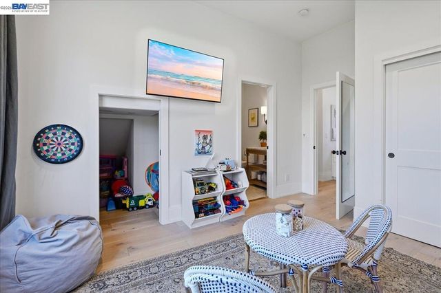 3550 Vine St, Pleasanton, CA 94566