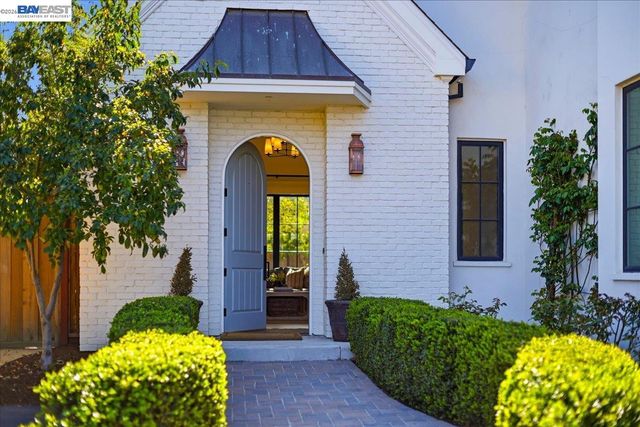 3550 Vine St, Pleasanton, CA 94566