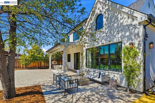 3550 Vine St, Pleasanton, CA 94566