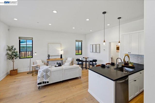 3550 Vine St, Pleasanton, CA 94566