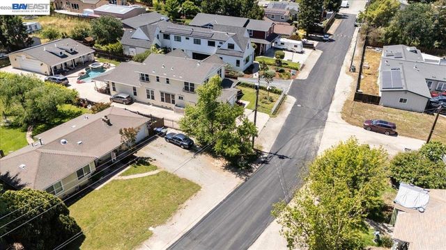 3550 Vine St, Pleasanton, CA 94566