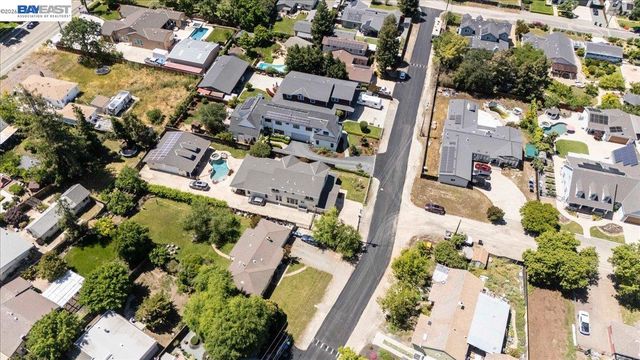 3550 Vine St, Pleasanton, CA 94566