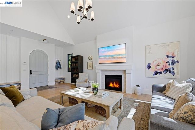 3550 Vine St, Pleasanton, CA 94566