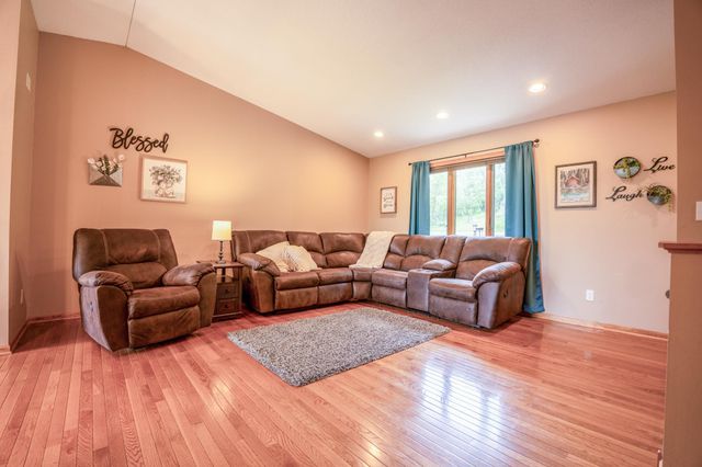 19643 71st Street NE, New London, MN 56273