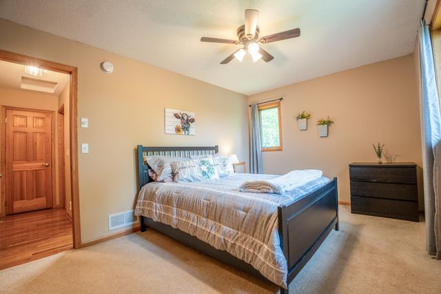 19643 71st Street NE, New London, MN 56273