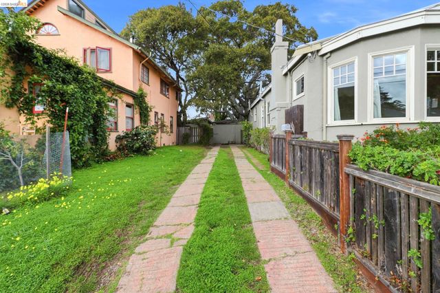 1529 Ada St, Berkeley, CA 94703