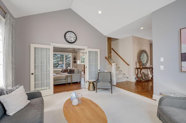 7000 Weston Circle, Edina, MN 55439