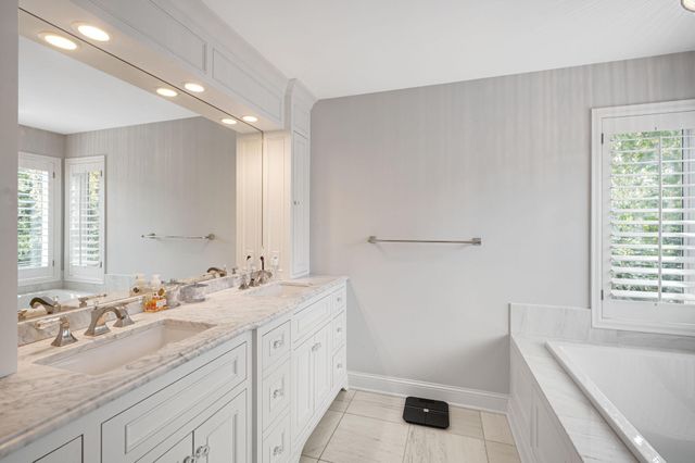 7000 Weston Circle, Edina, MN 55439