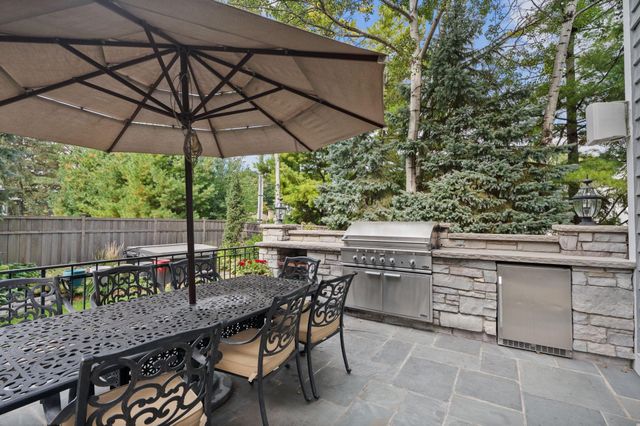 7000 Weston Circle, Edina, MN 55439
