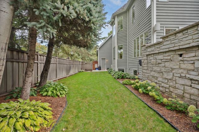 7000 Weston Circle, Edina, MN 55439