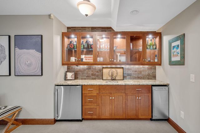 7000 Weston Circle, Edina, MN 55439