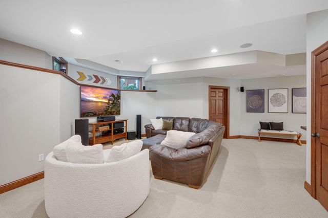 7000 Weston Circle, Edina, MN 55439