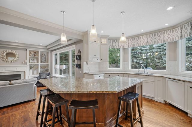 7000 Weston Circle, Edina, MN 55439