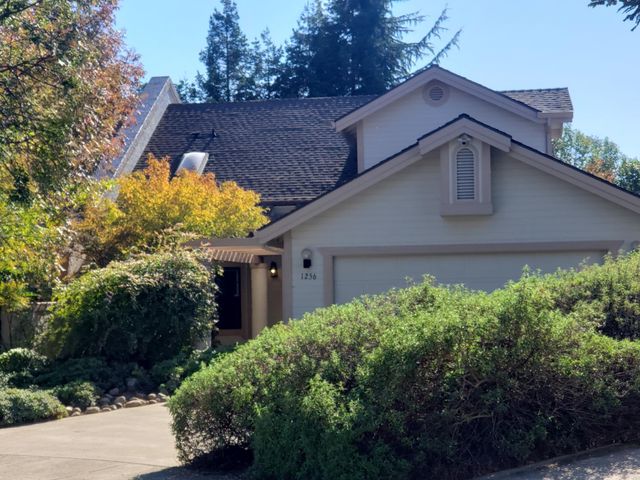 1256 Saddle Ct, Auburn, CA 95603