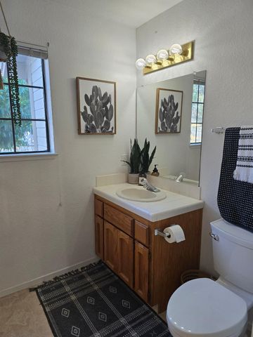 1256 Saddle Ct, Auburn, CA 95603