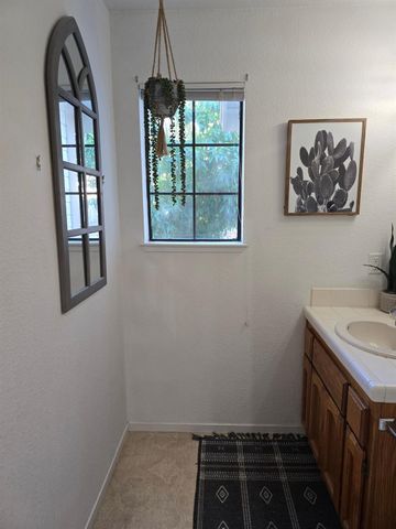 1256 Saddle Ct, Auburn, CA 95603