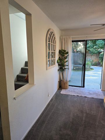 1256 Saddle Ct, Auburn, CA 95603