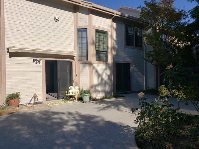 1256 Saddle Ct, Auburn, CA 95603