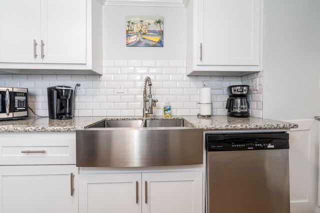 4115 Surf Drive, Galveston, TX 77554
