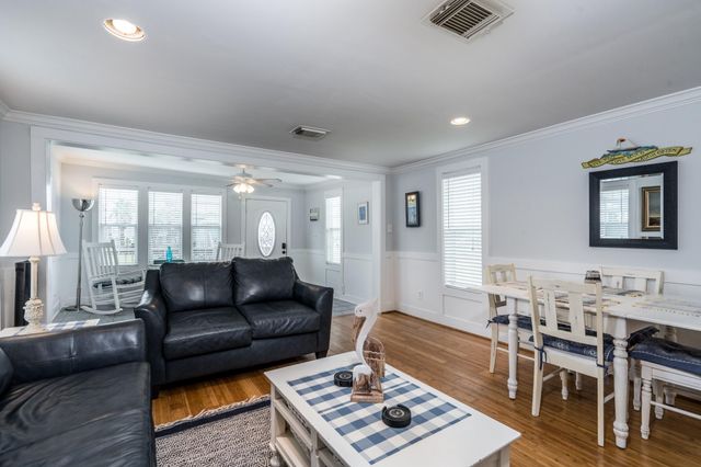 4115 Surf Drive, Galveston, TX 77554