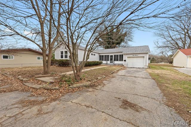 915 N 17th Street, Belleville, IL 62226