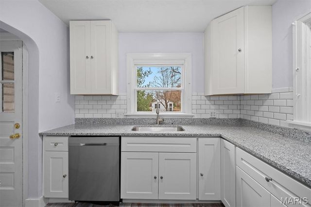 915 N 17th Street, Belleville, IL 62226